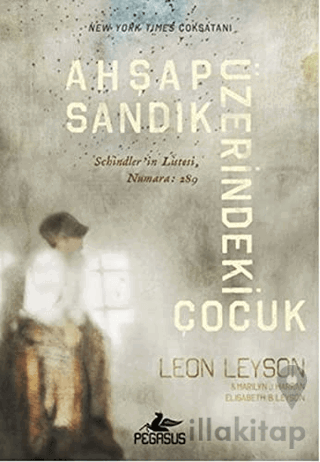 Ahşap Sandık Üzerindeki Çocuk